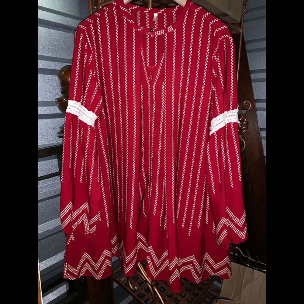 Red long swing shirt with lace sleeves